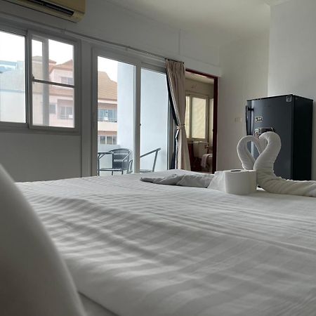 Malee Guesthouse And Restaurant Pattaya Bagian luar foto