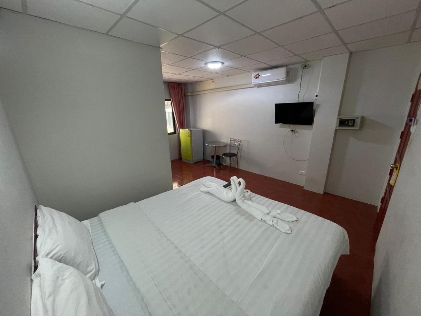 Malee Guesthouse And Restaurant Pattaya Bagian luar foto