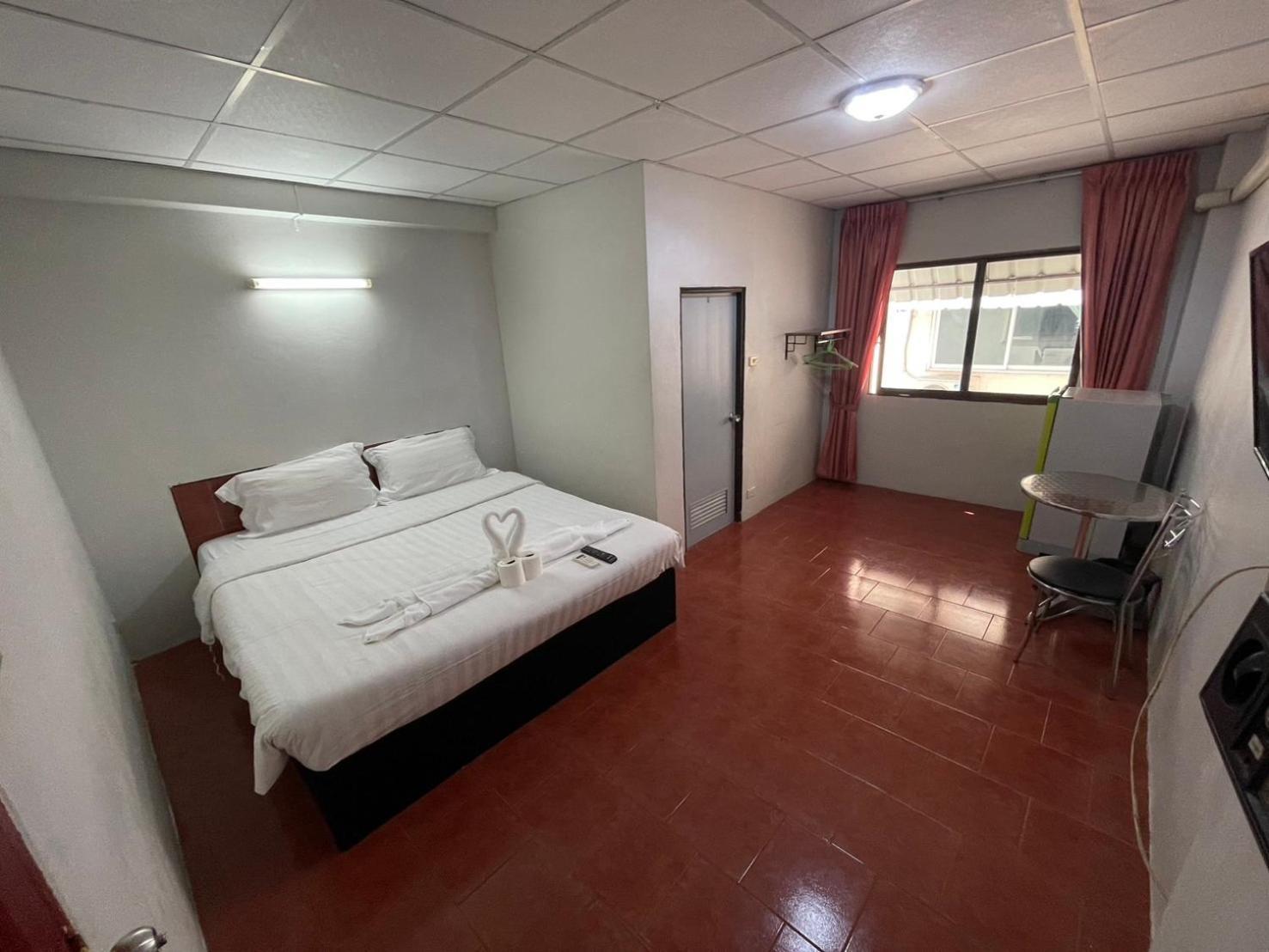 Malee Guesthouse And Restaurant Pattaya Bagian luar foto