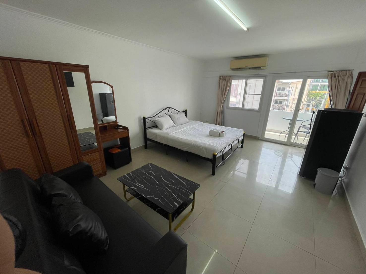 Malee Guesthouse And Restaurant Pattaya Bagian luar foto