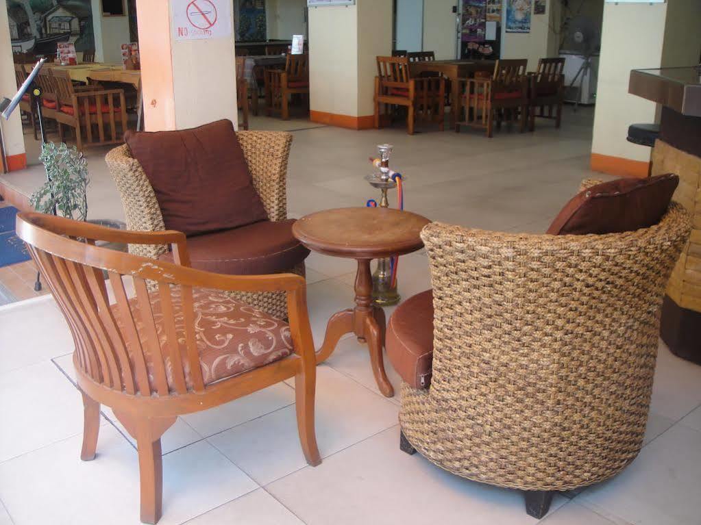 Malee Guesthouse And Restaurant Pattaya Bagian luar foto