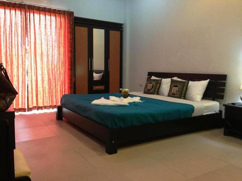 Malee Guesthouse And Restaurant Pattaya Bagian luar foto