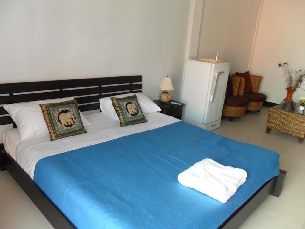 Malee Guesthouse And Restaurant Pattaya Bagian luar foto